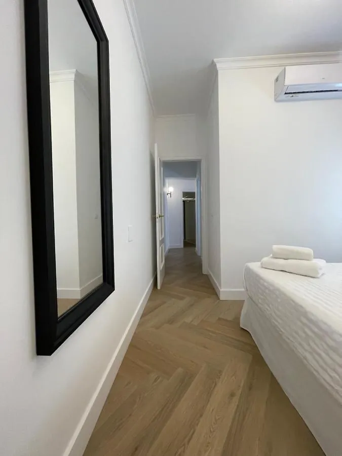 VIDAL APARTAMENTOS con parking privado. Carmona  Appartamento